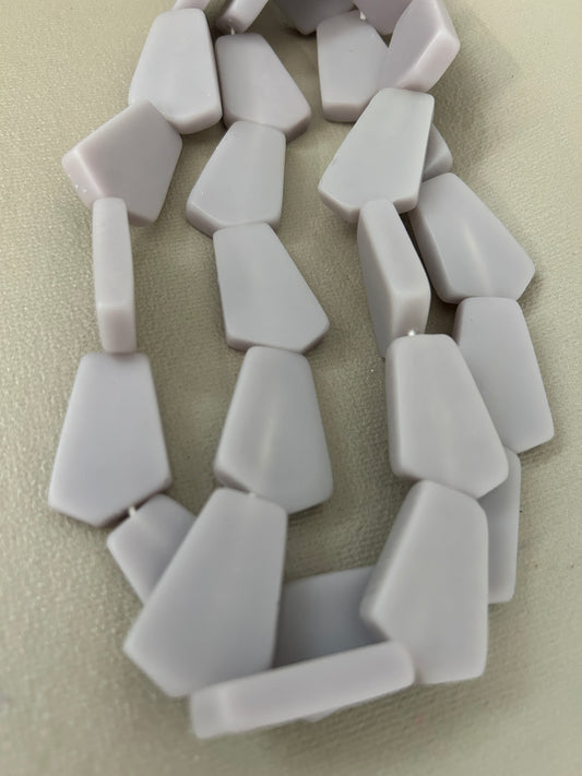 33x2mm irreg. trían. Resin Strand (30161) 13 pcs