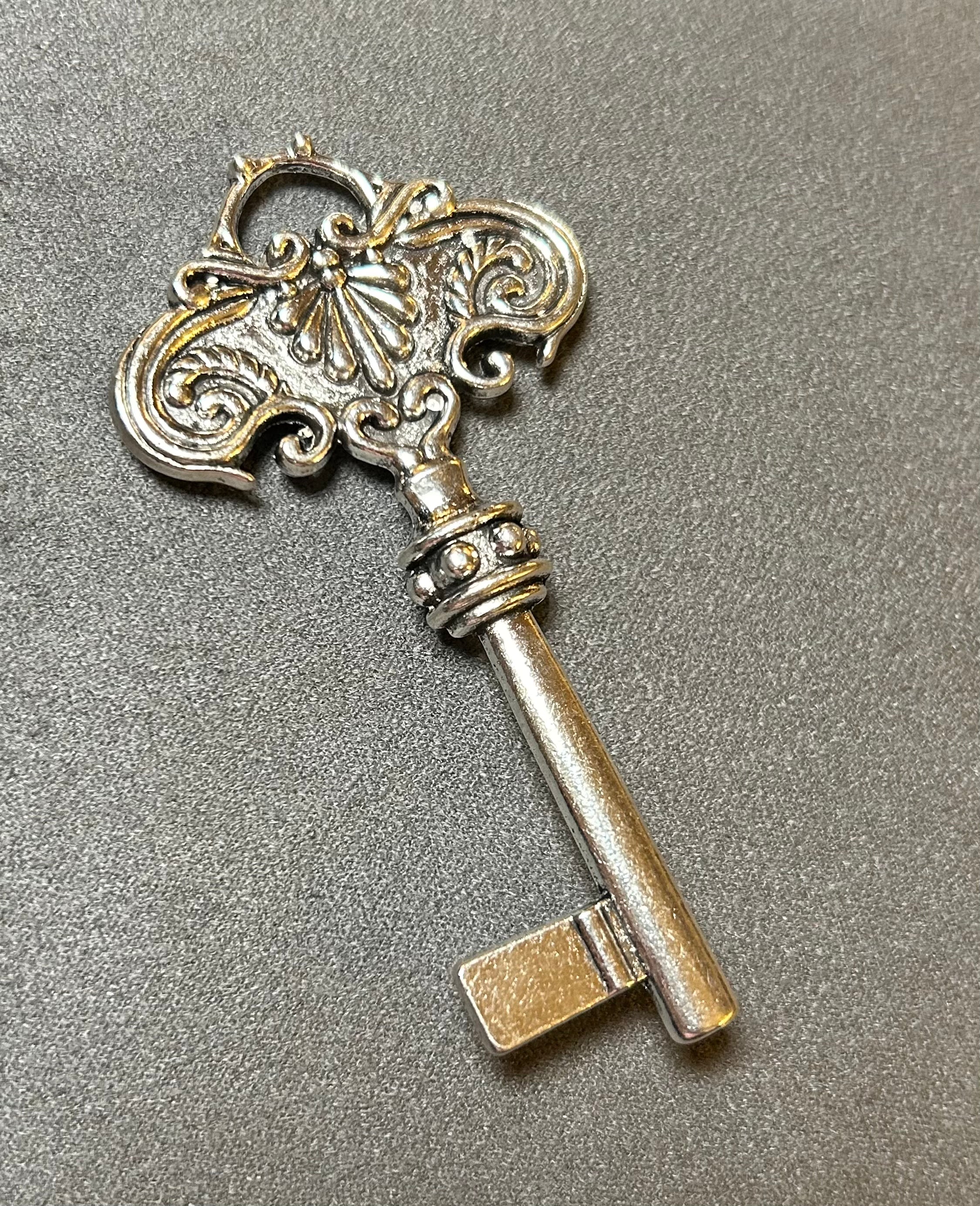 79mm Large Key Silver #27039 – Sun Beads Caguas