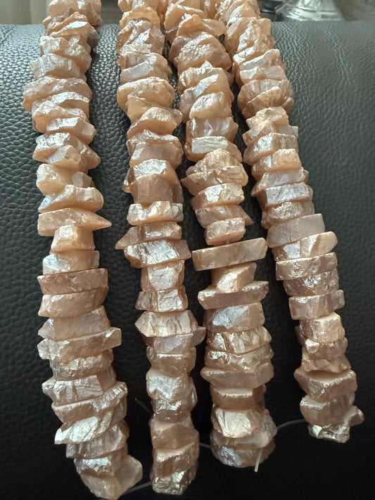 Irregular electroplated quartz amber