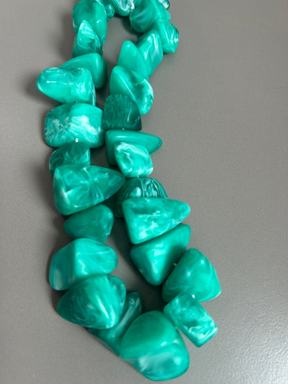 30mm approx.irregular chunky resin chips (30051)-strand15”