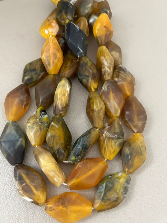 35mm Diamond Shape Resin Strand (30234)