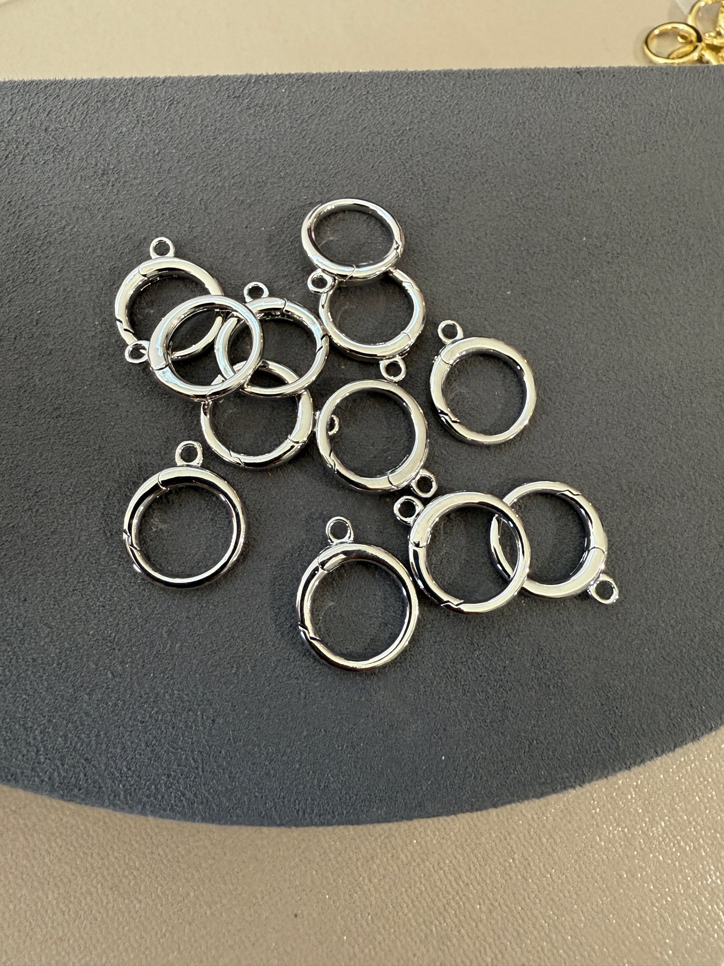 18x22mm clasp with loop gold/silver each