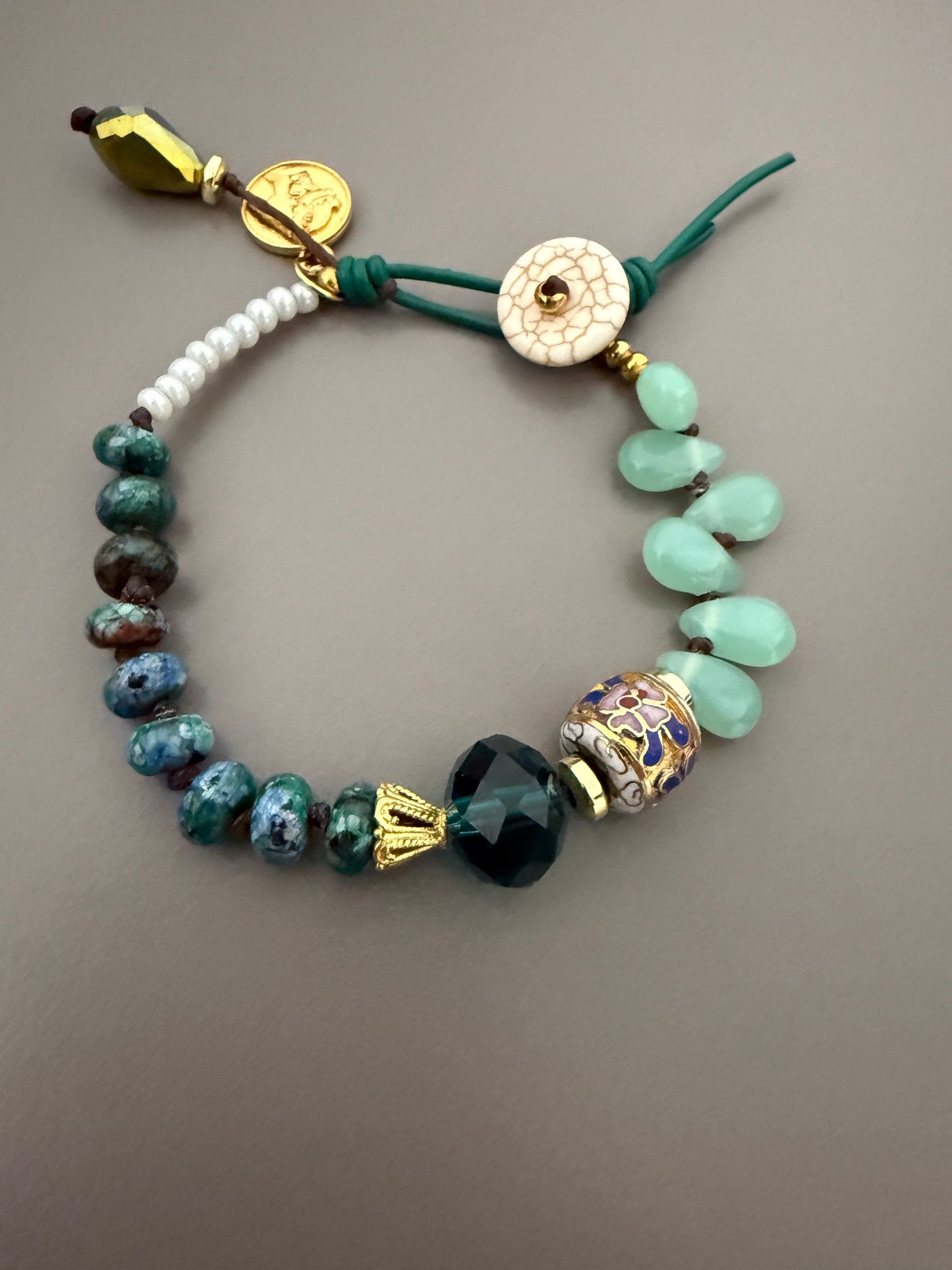 Kit to make bracelet button