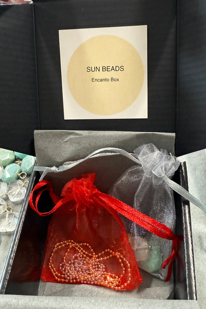 Encanto Box- 2 cadenas listas + 5 charms ready