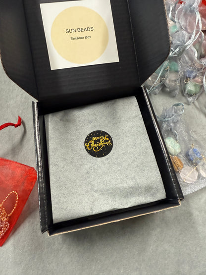 Encanto Box- 2 cadenas listas + 5 charms ready