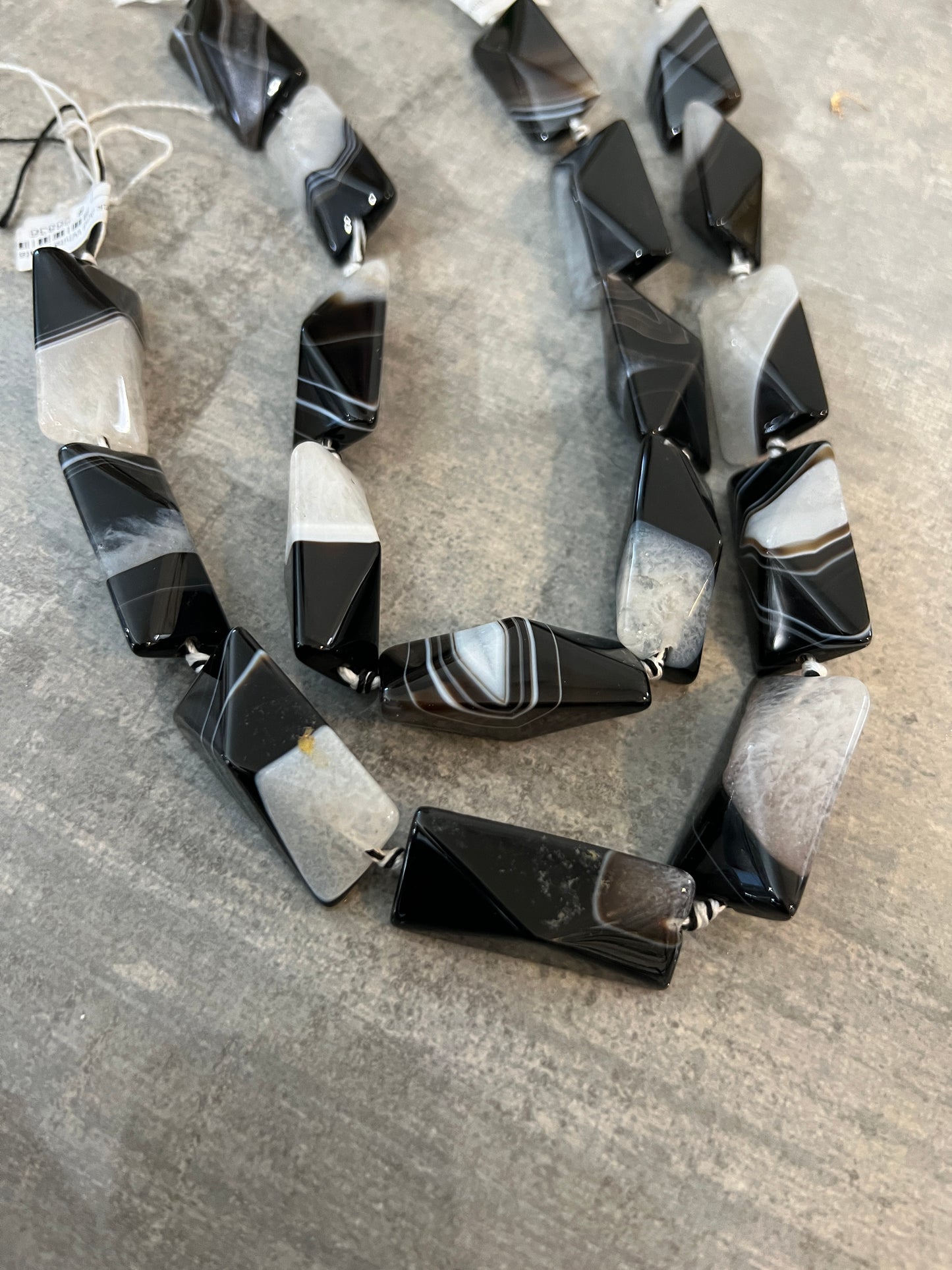 39mm Black And White Agate