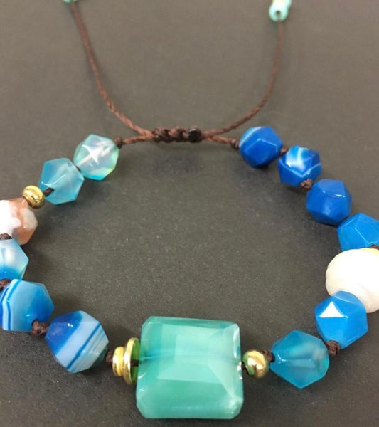 Taller: Tecnica de anudado y macrame (pulsera en ágata)