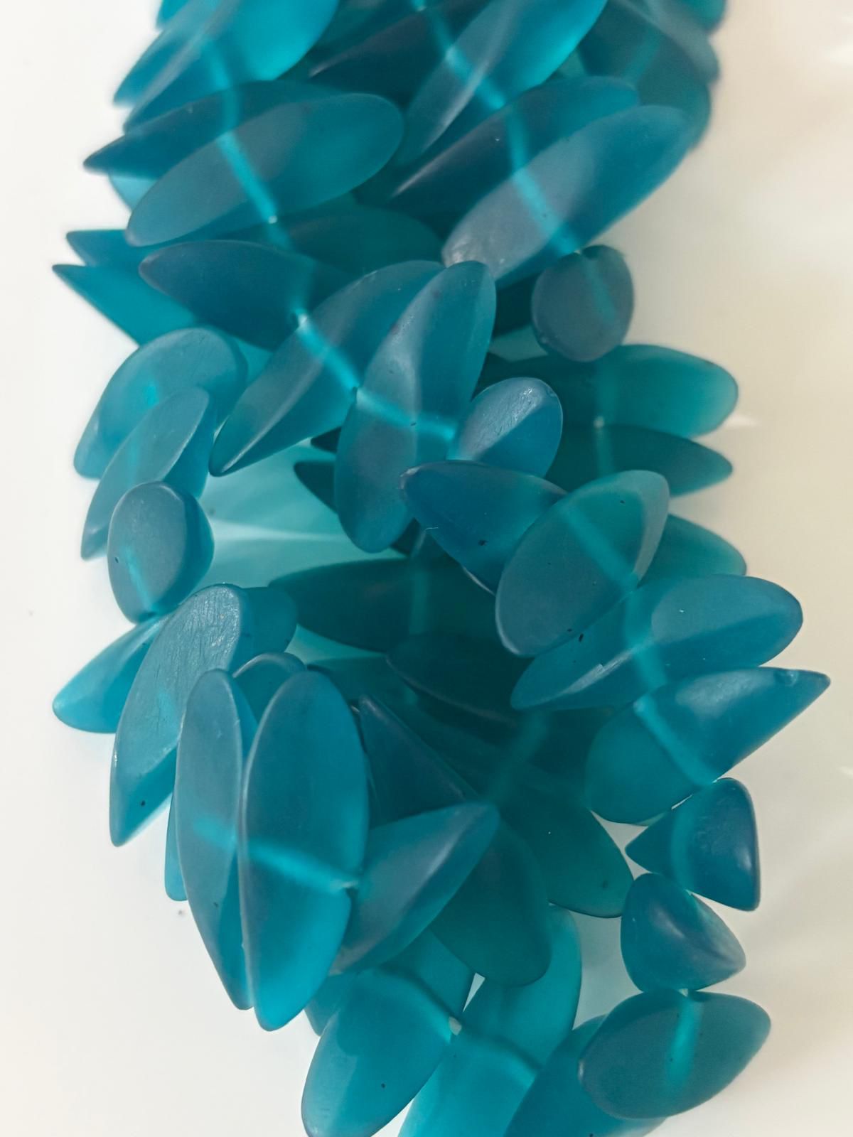 Irregular Resin Spike (1/2 Strand)