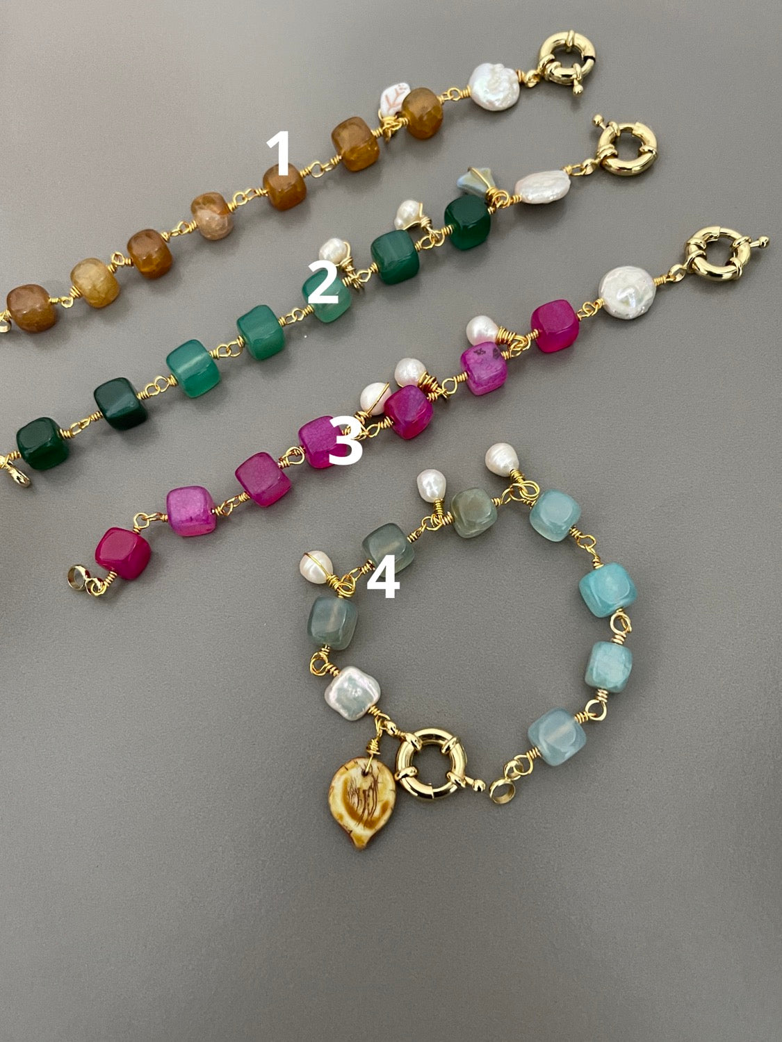 Kit to make agate and pearl bracelet