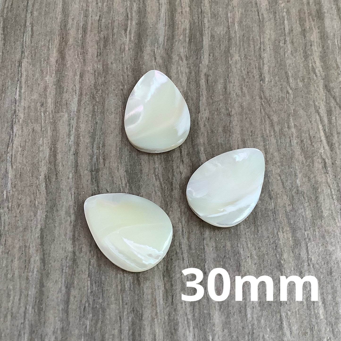 25-30mm Mother Of Pearl Drop qty1- 22673/22670