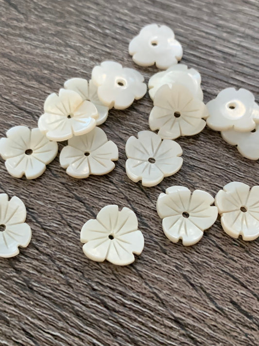 13mm flower button shell qty 1 (21258)