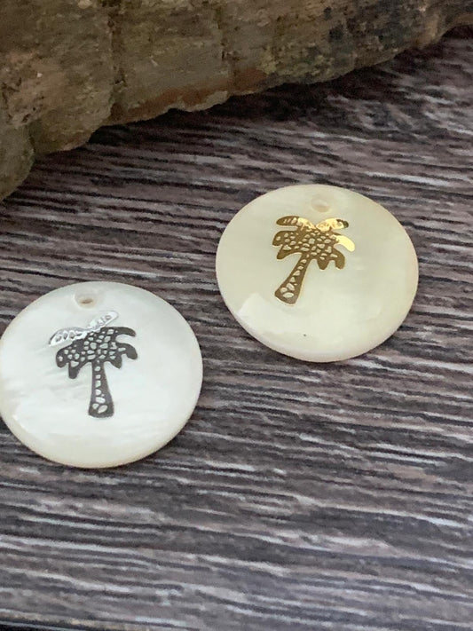 16mm Palm Freshwater Shell Charm qty 1 / 15739