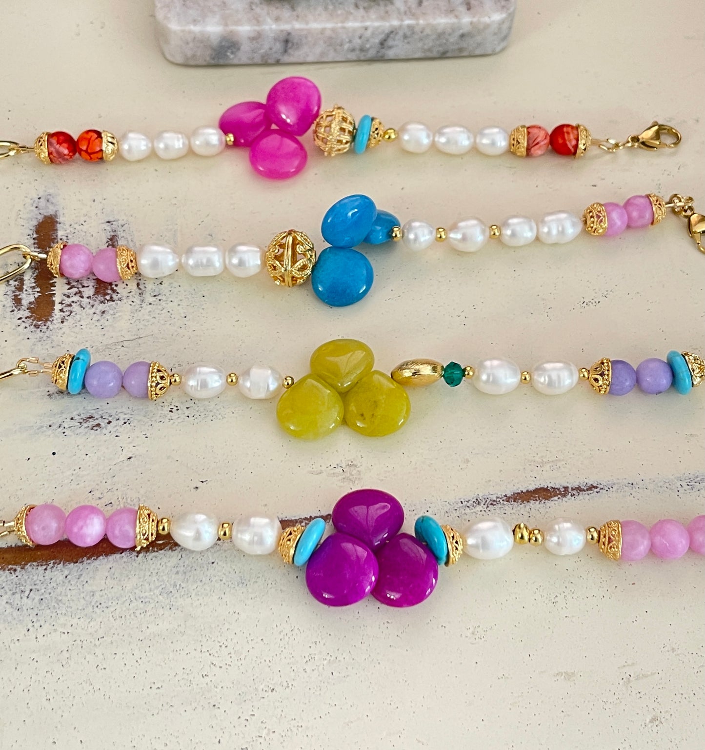 Kit to make each bracelet, all materials included 24121