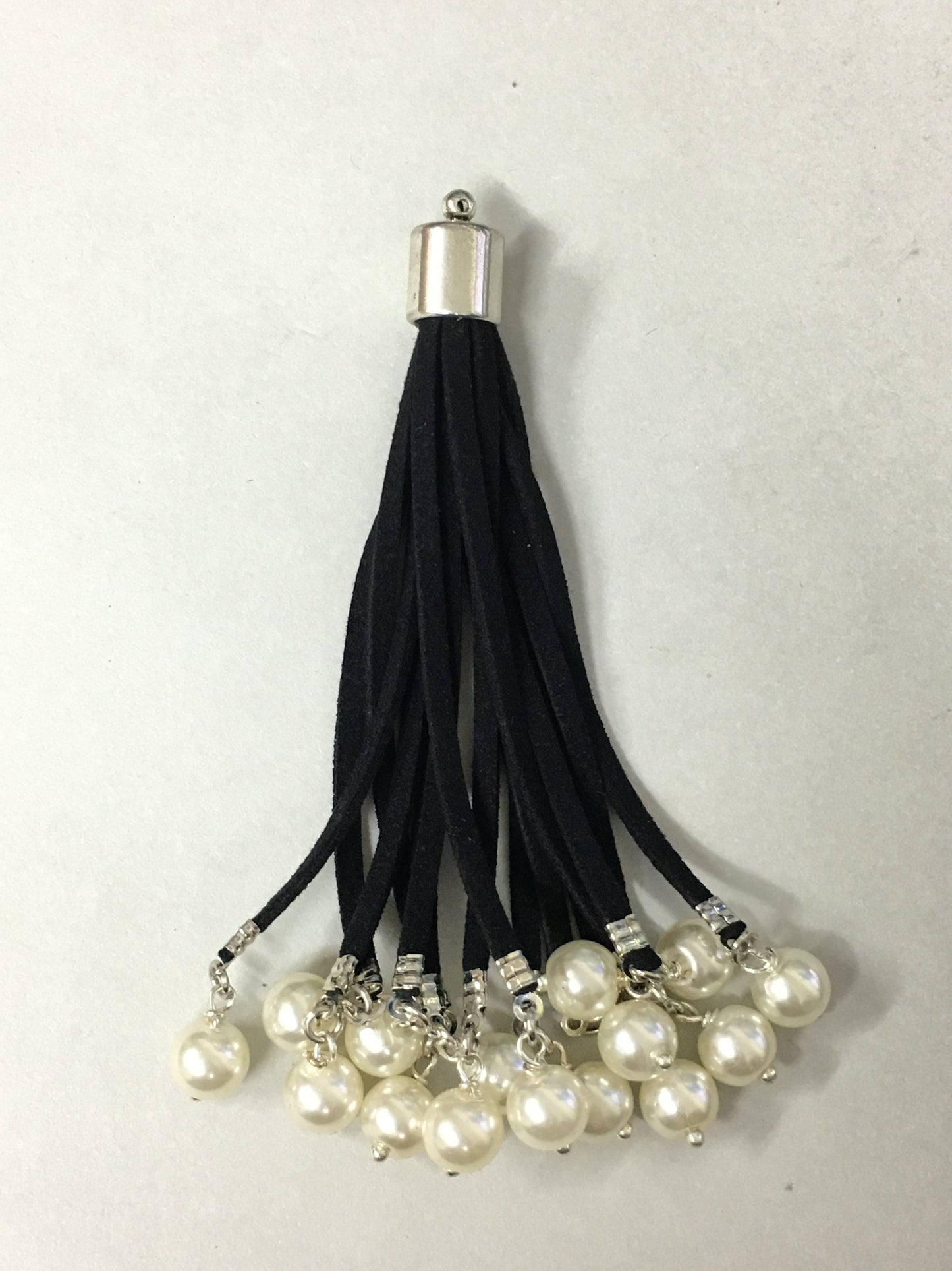 4 inch Tassel Black with multi Pearls / Perla Borla