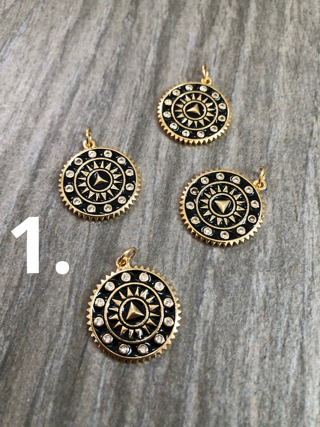 20mm Pendant With Multiple Zirc qty1- 22320