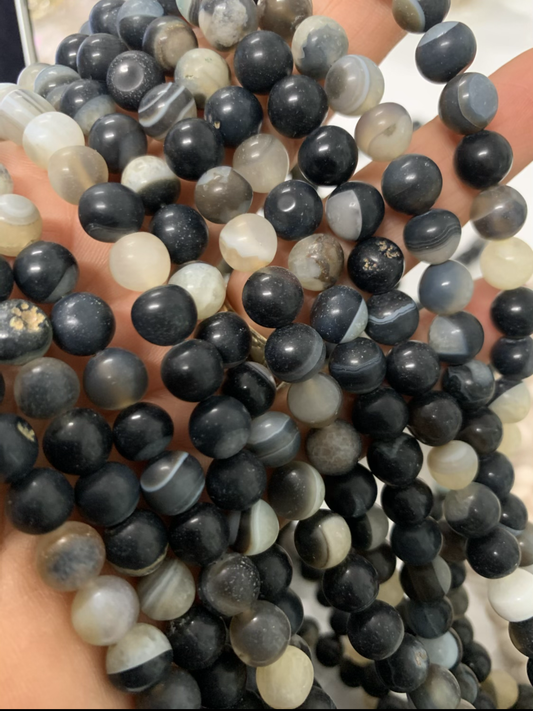 8mm Black and cream banded agate matte qty 47 beads 21643