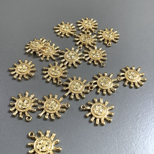 16.5x15mm Sun Charm Qty1-23315