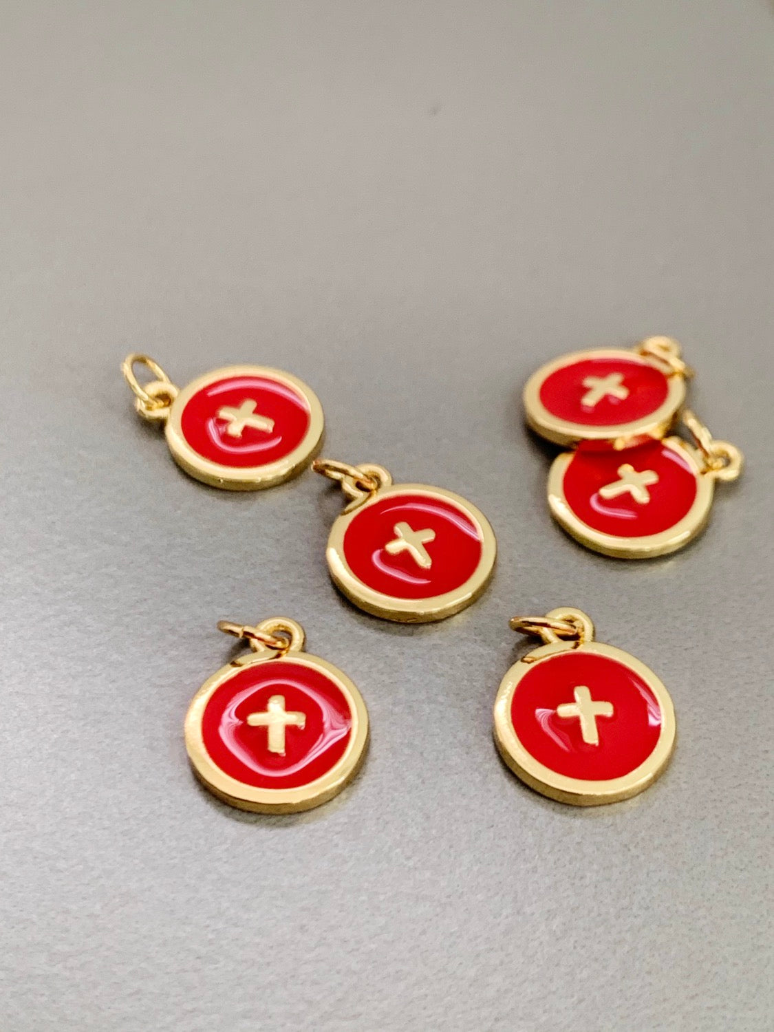 12mm Plaque Enamel With Cross Red qty1- 22002