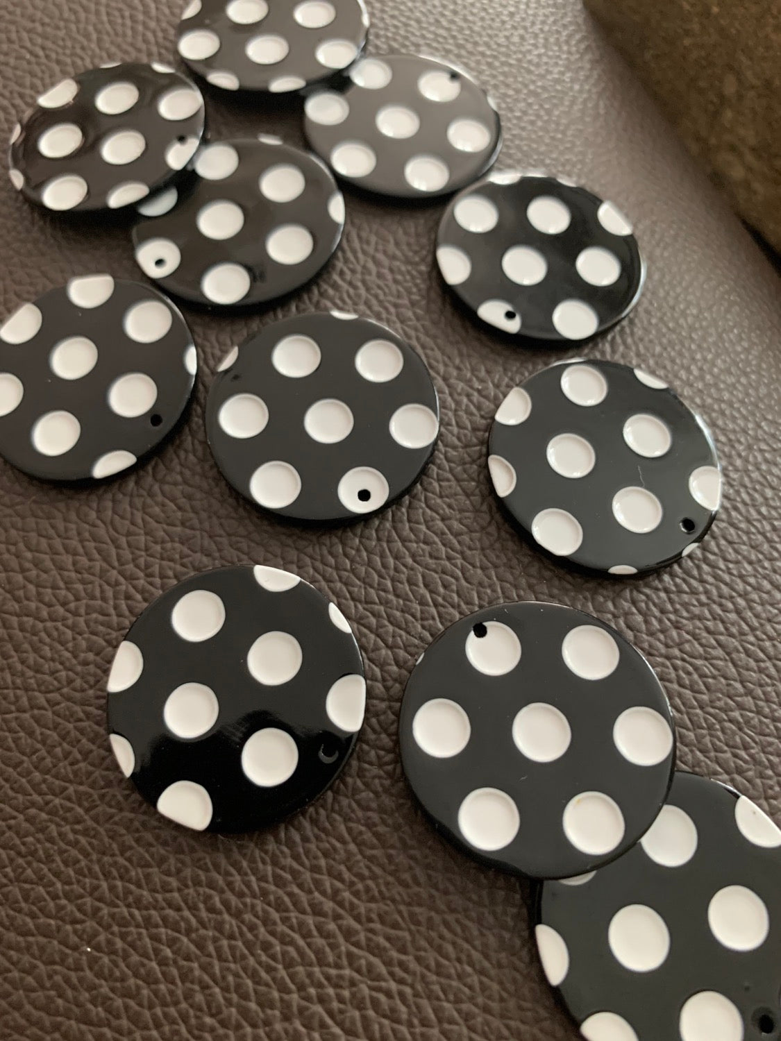 27mm black and white pendant acrylic qty 1 / 20871 polka dot