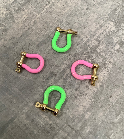 19mm  clasp shoe horse Enamel Qty 1 / 21693