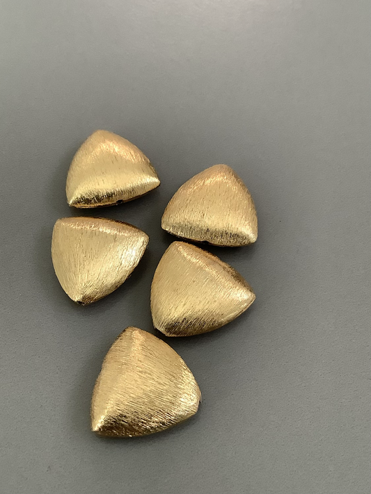 22mm Triangle Gold Qty 1 / 13738