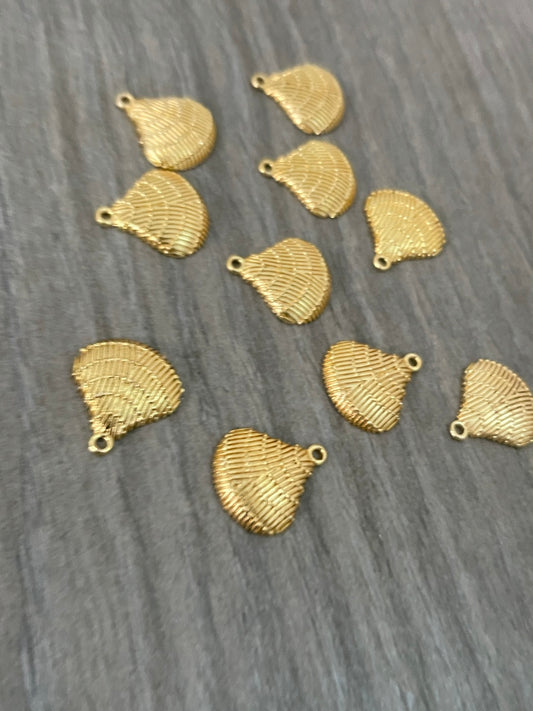Shell gold 18k plated