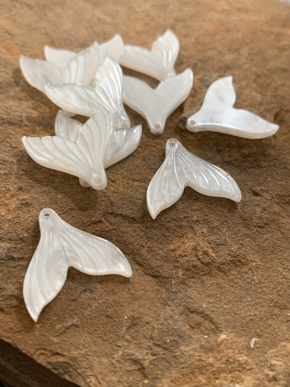 19mm tail pearly acrylic 20868