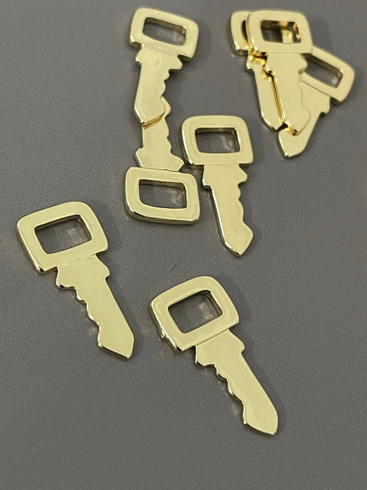 32mmx14mm key Gold qty 1 23351