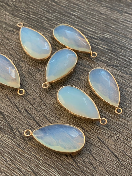 33mm opal drop pendant qty 1 (21262)