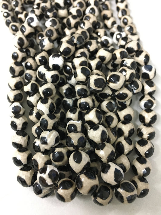 8mm Black and Cream Tibetan Agate Strand / Agata