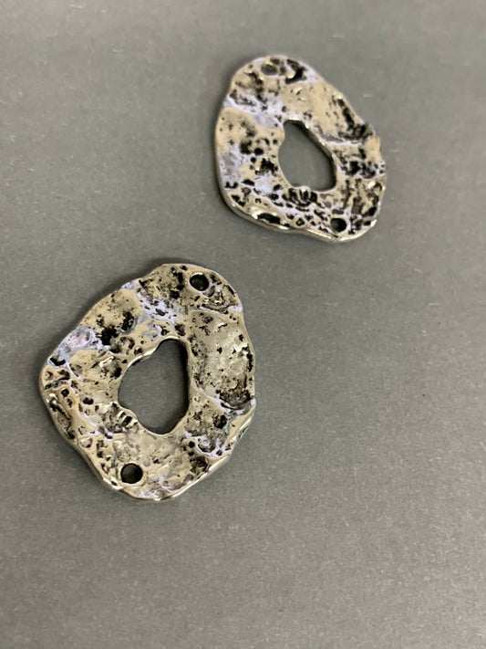 31mm Irregular Hammered Conector Silver qty 2 -7931