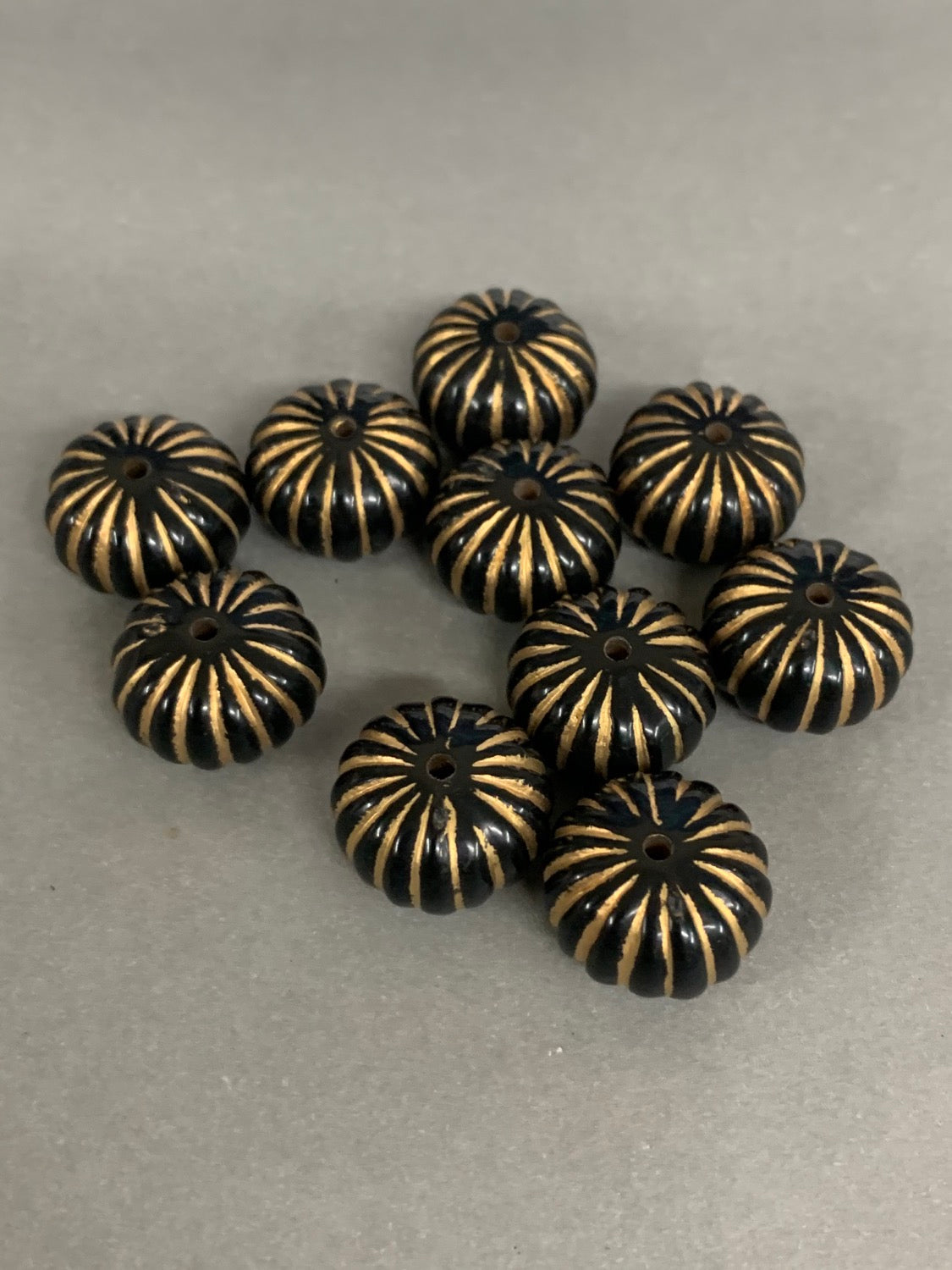 18mm Black and Gold Acrylic Rondelle Qty 10 /14024