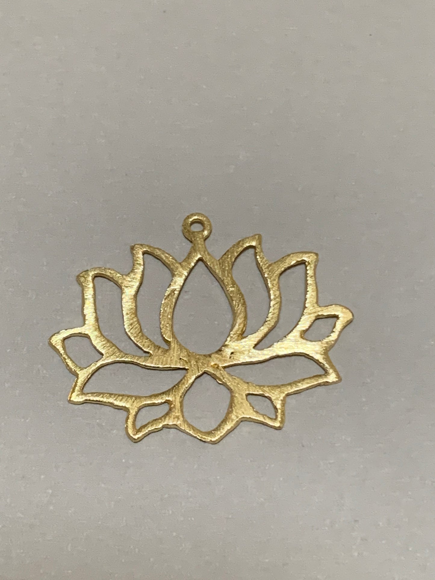 36mm Lotus Flower Pendant Gold / Flor de Loto