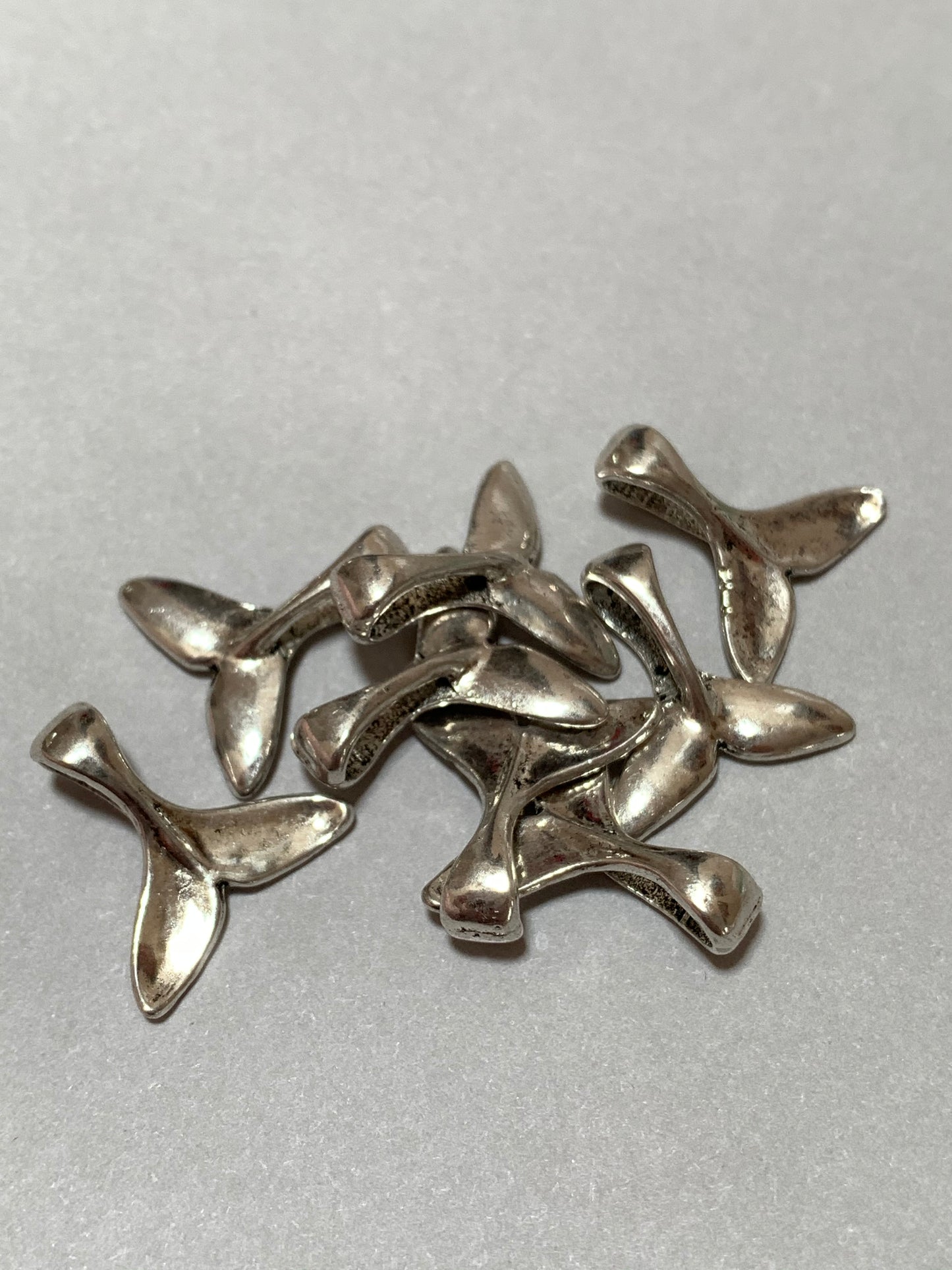 11mm Tail Silver Qty 8 / Cola