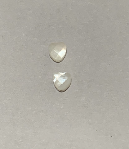 6mm Tiny Heart MOP Qty 2 / Corazon13436