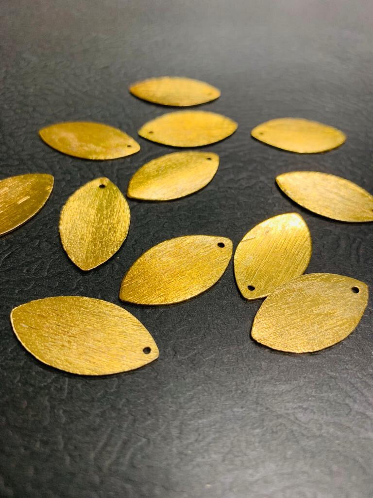 27mm Plain leaf gold Qty 6 17818