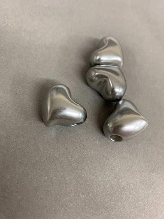 20mm Heart Acrylic Gray Wide Hole Qty 4 /13047