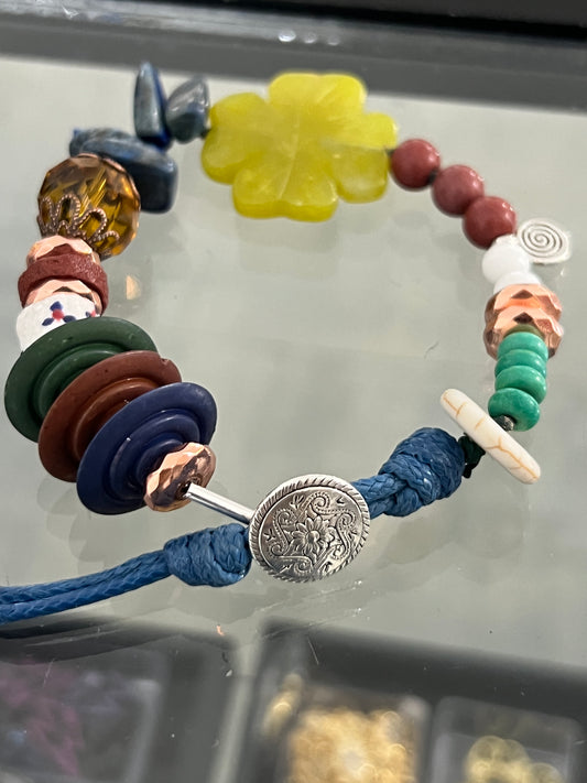 Kit to make bracelet with jade flower